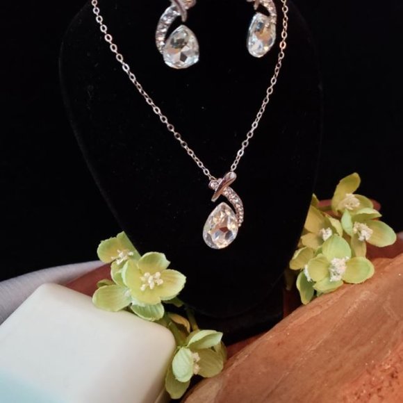 Crystal Necklace/Earring Gift Set - New - Picture 5 of 6